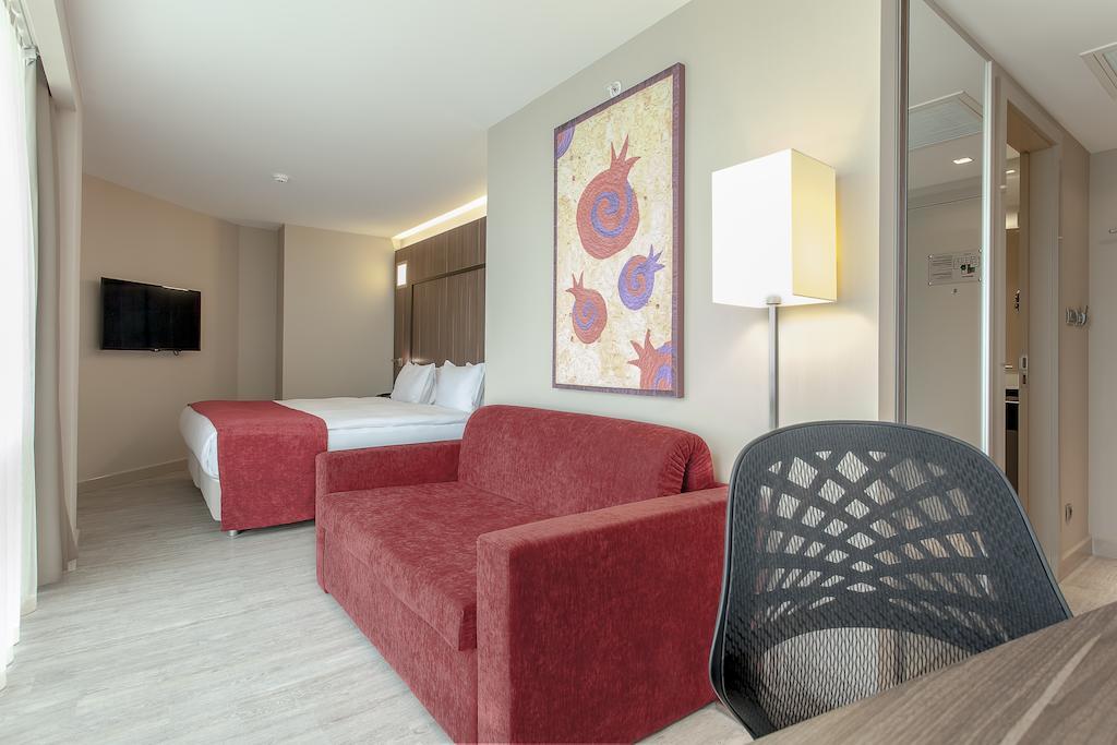 Ramada Encore By Wyndham Izmir Room photo